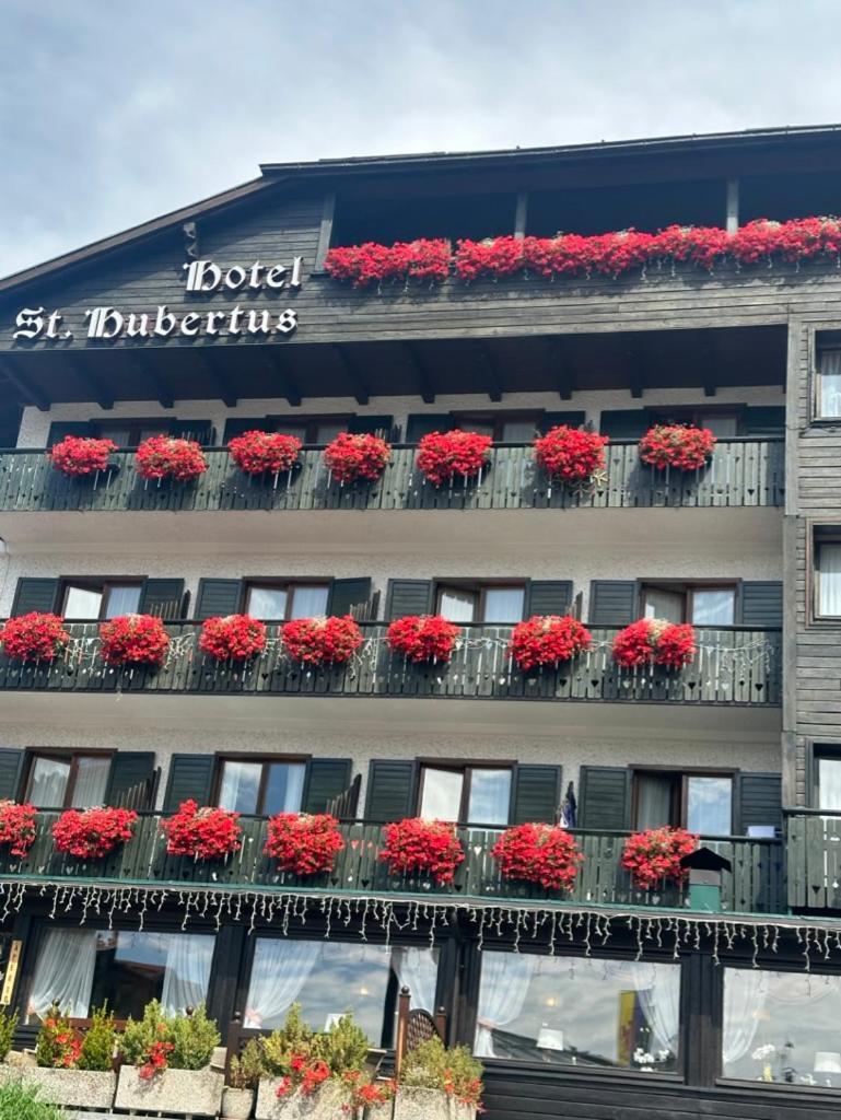Hotel Garni St. Hubertus Madonna Exteriör bild