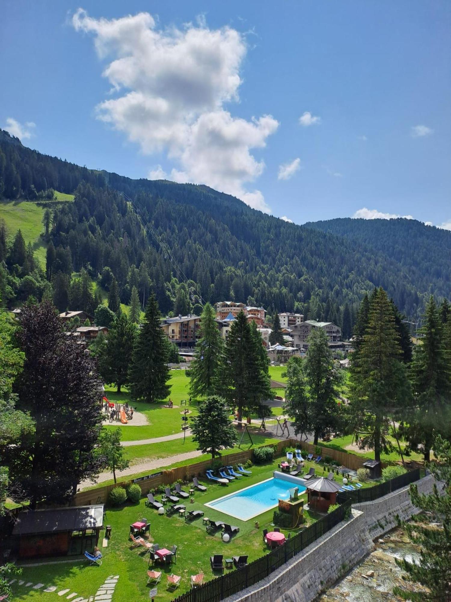 Hotel Garni St. Hubertus Madonna Exteriör bild