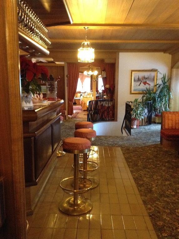 Hotel Garni St. Hubertus Madonna Exteriör bild