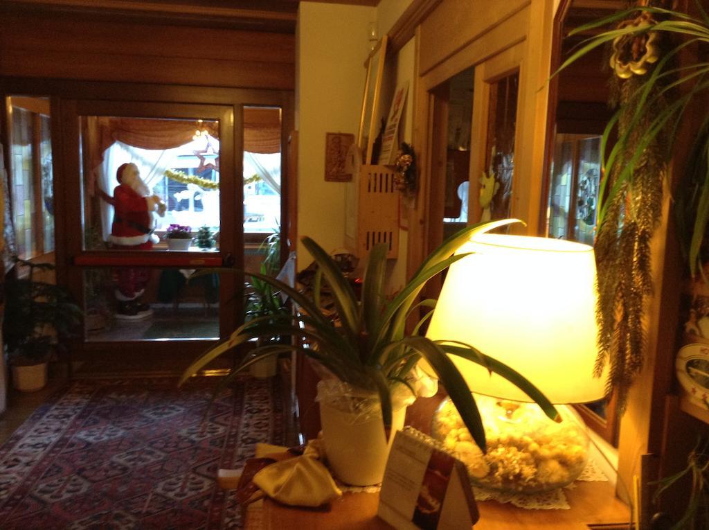 Hotel Garni St. Hubertus Madonna Exteriör bild