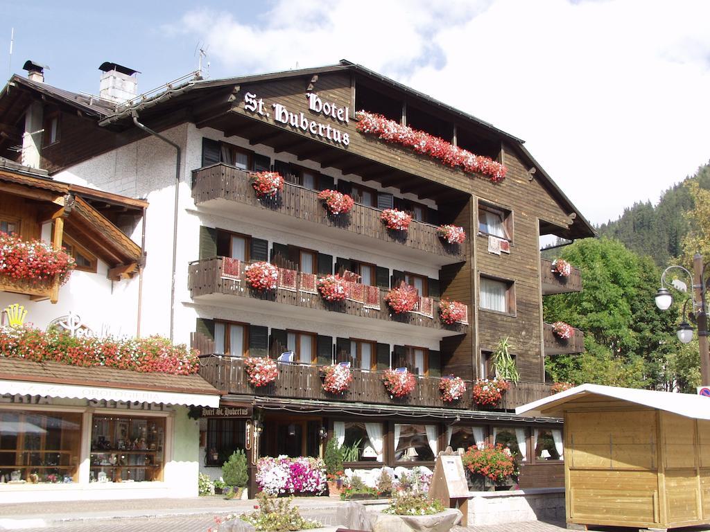 Hotel Garni St. Hubertus Madonna Exteriör bild