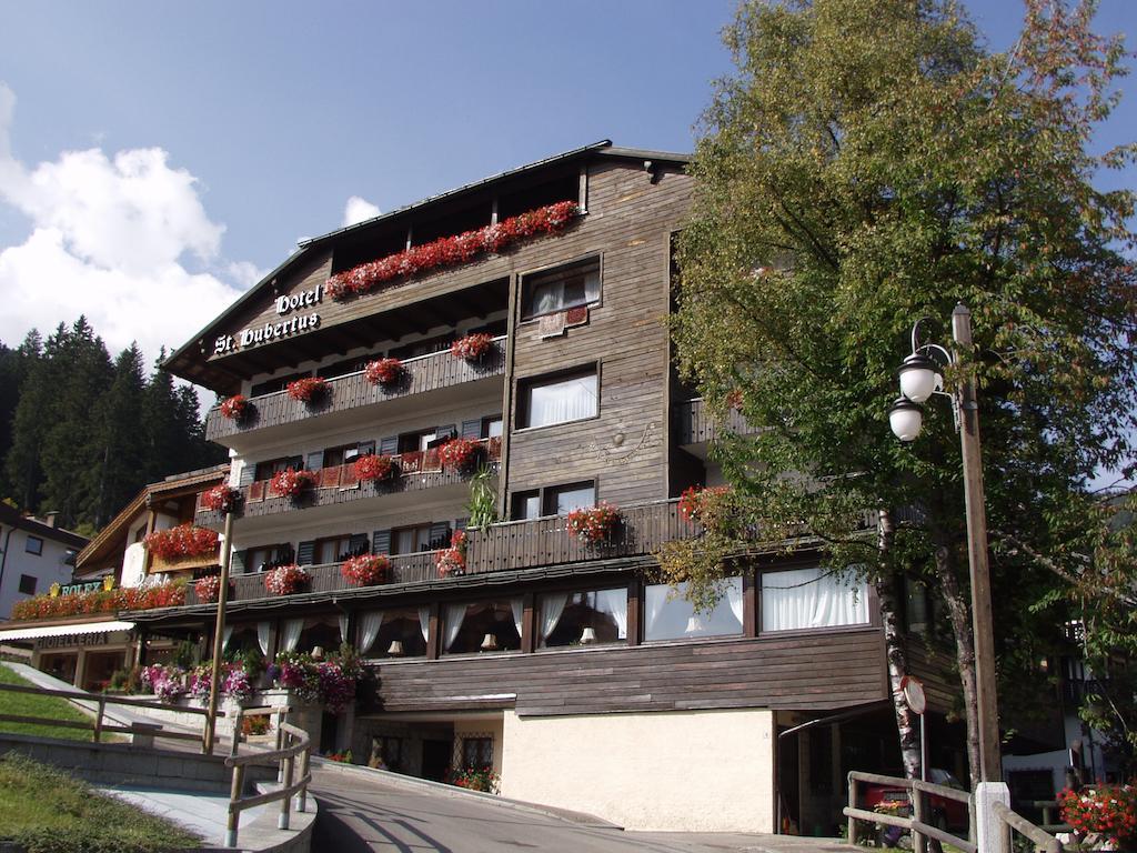 Hotel Garni St. Hubertus Madonna Exteriör bild