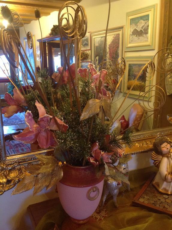 Hotel Garni St. Hubertus Madonna Exteriör bild